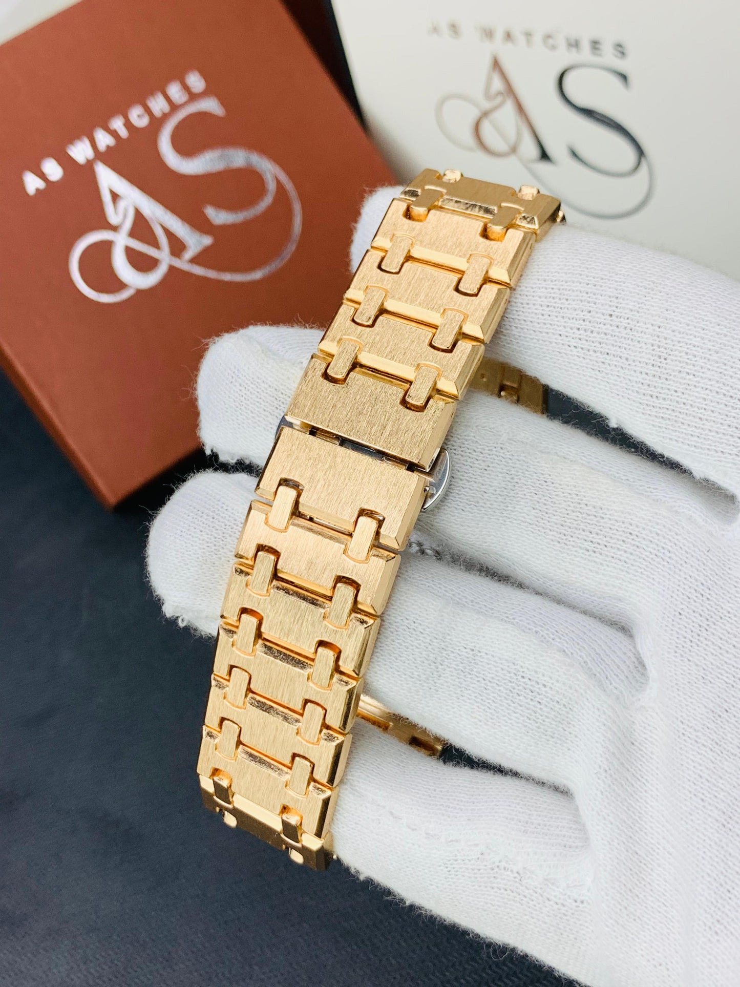 AP Luxury Golden (Black)