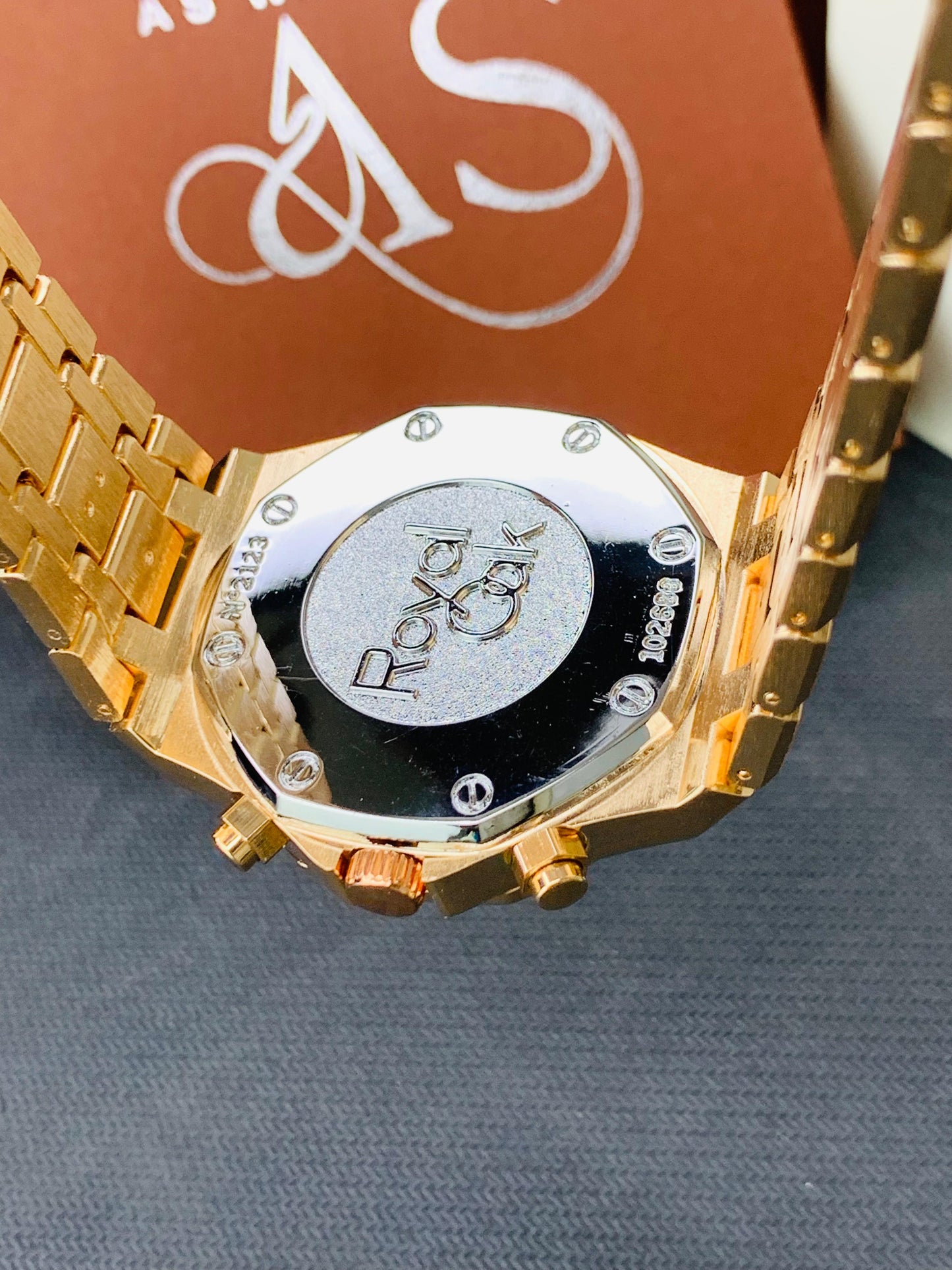 AP Luxury Golden (Black)